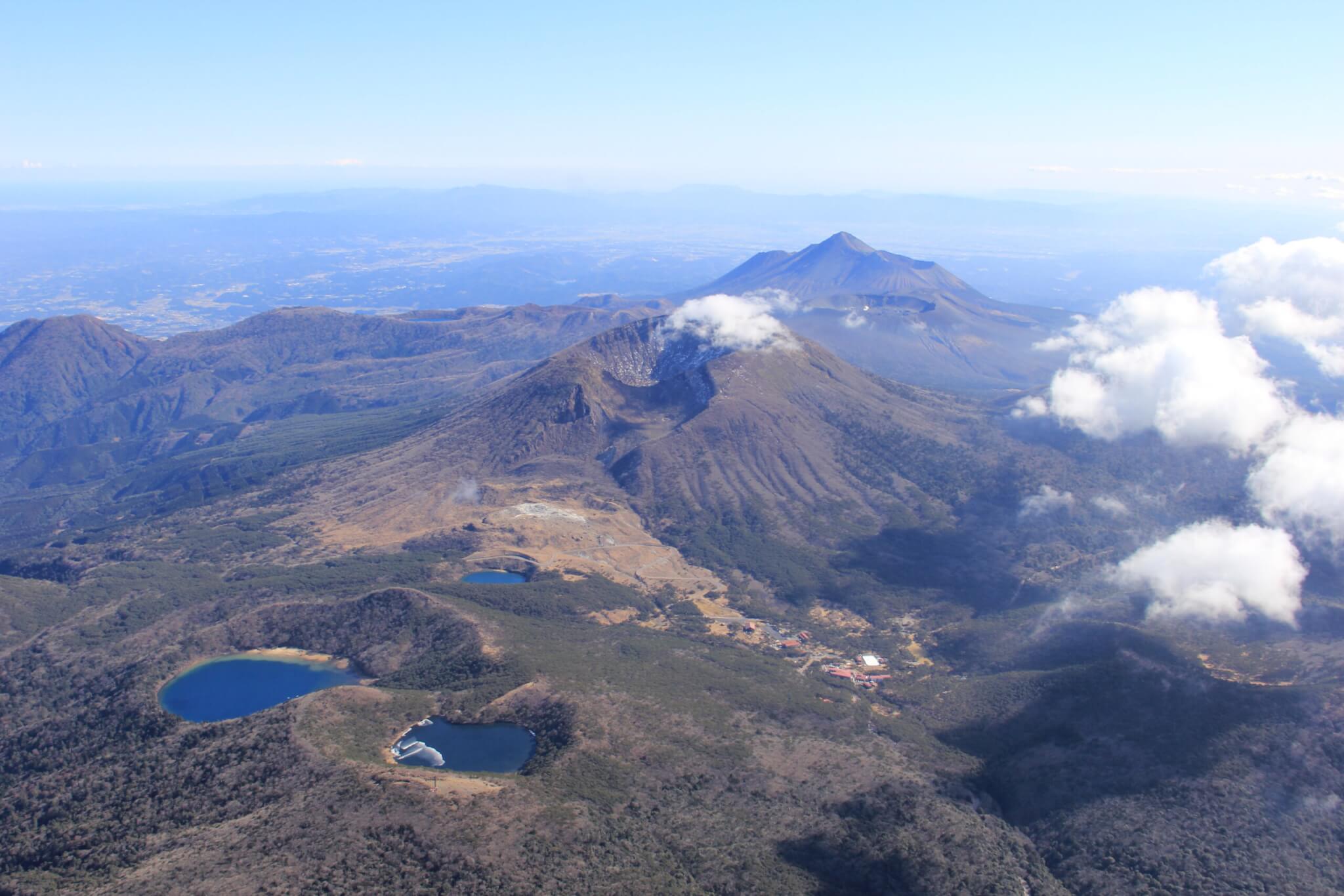 上空から見た霧島の火山群