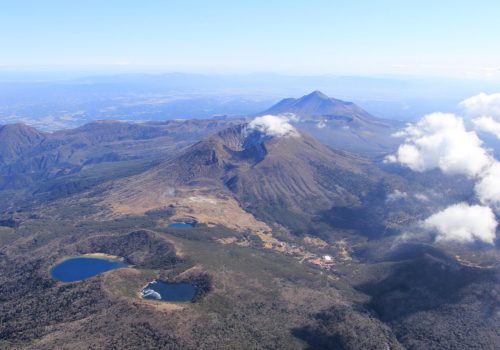 上空から見た霧島の火山群